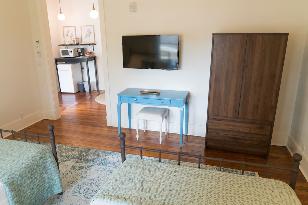 Luxury Double Room, 2 Double Beds, Balcony, Garden View (Spring View) photo 2