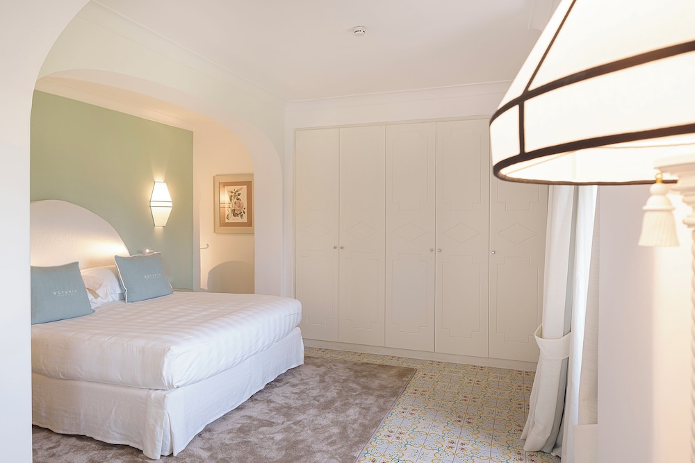 Romantic Suite, Terrace, Garden View (con Jacuzzi) photo 2