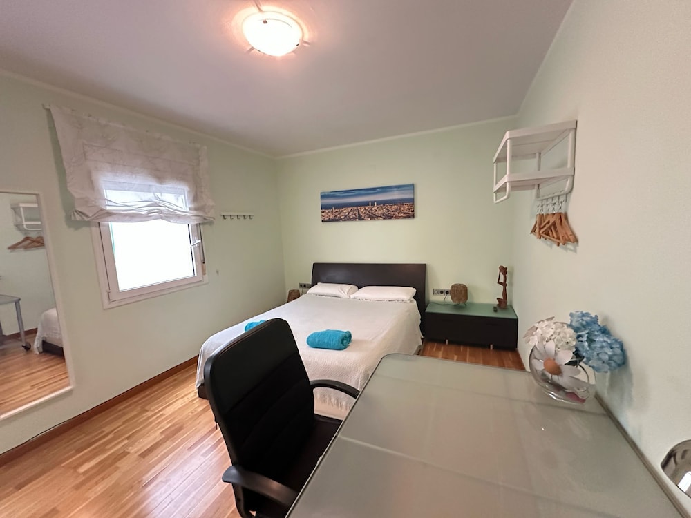 Classic Double Room, Shared Bathroom photo 3