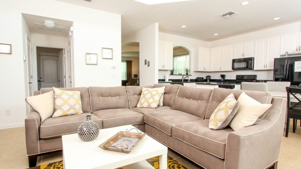 House, 6 Bedrooms