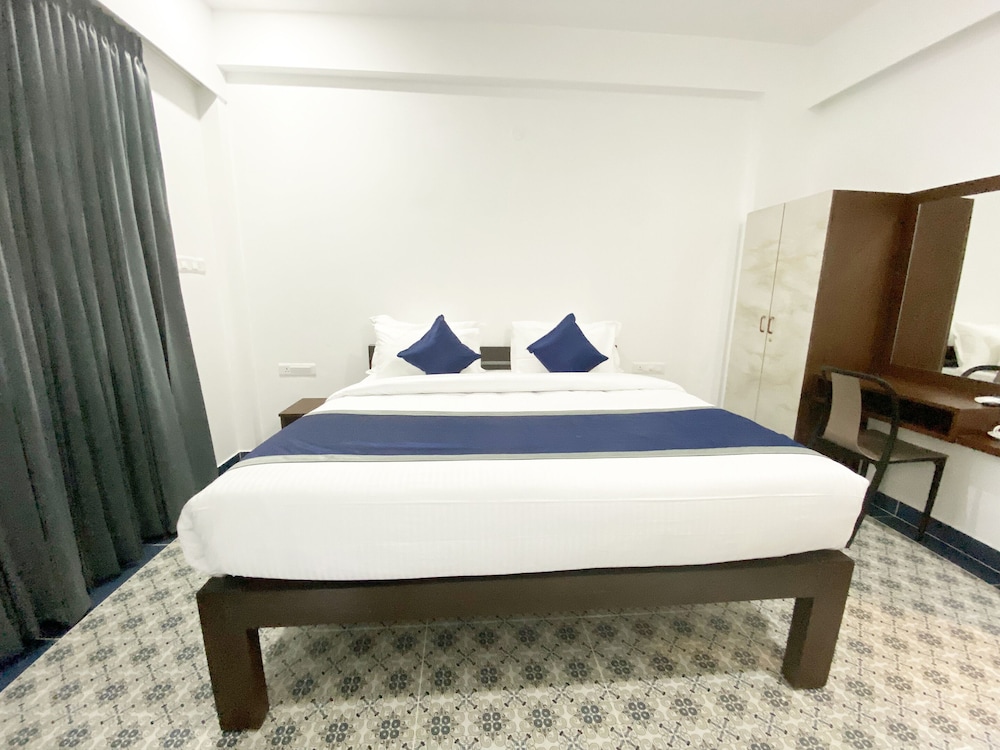 Deluxe Room, 1 Queen Bed