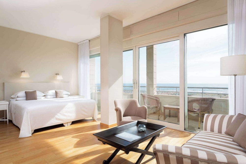 Deluxe Room, Sea View - Photo 3