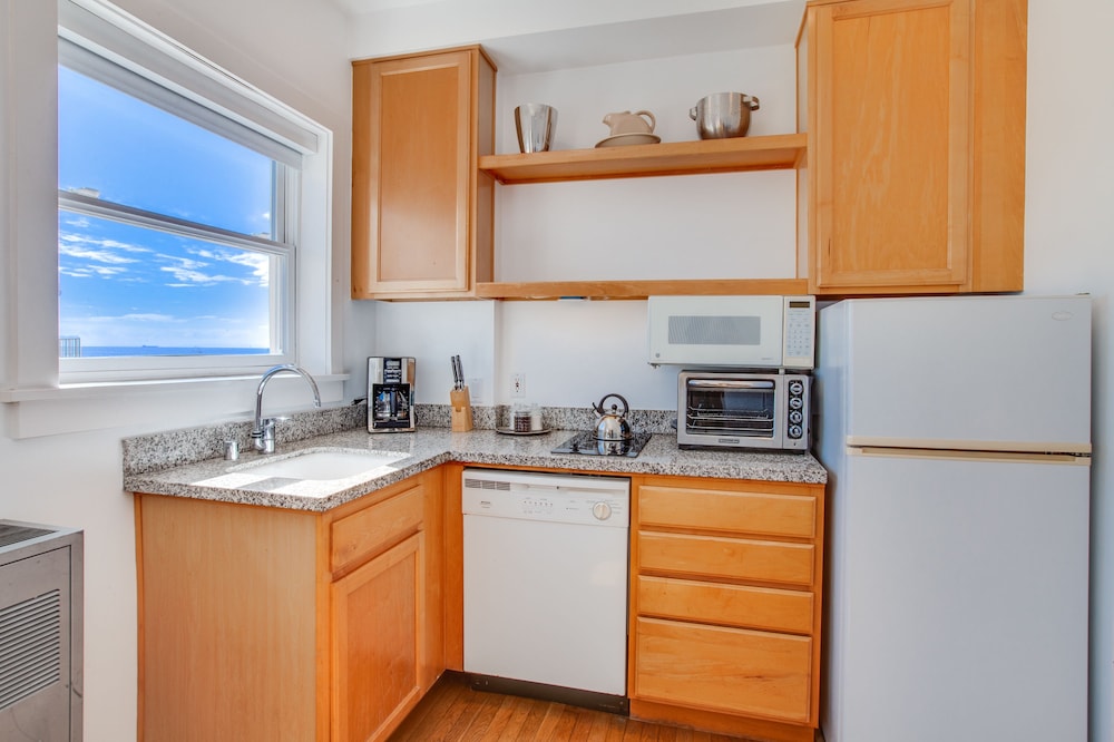 Studio Suite, Partial Ocean View