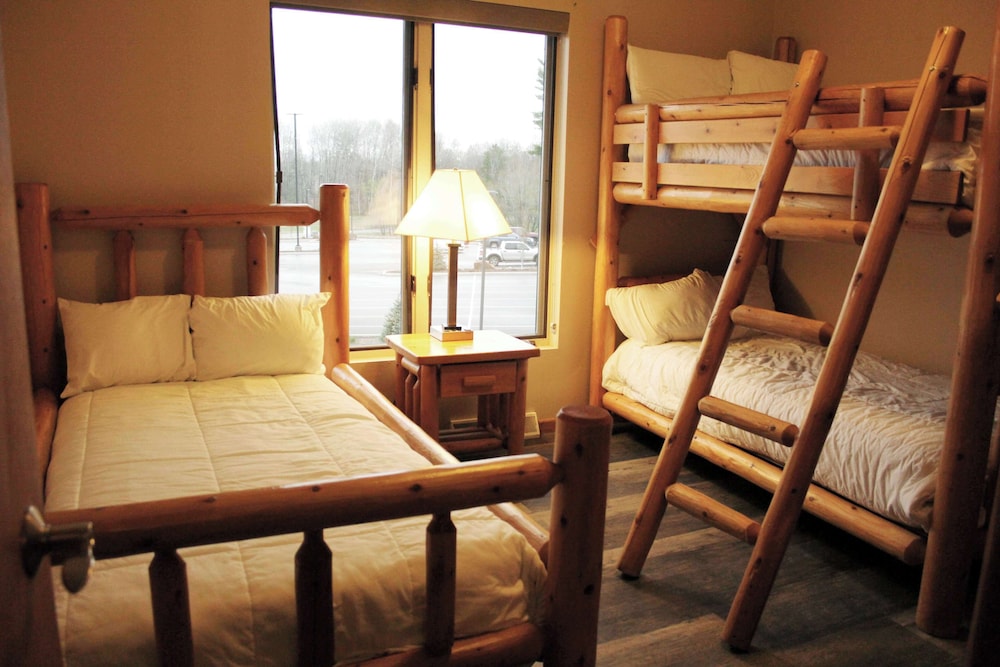 Room (Upper Cedar Haus) - Photo 3