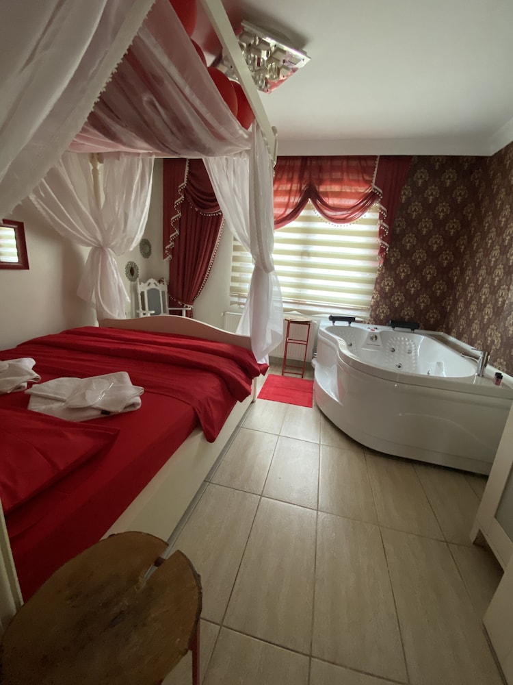 Exclusive Suite, 1 Double Bed with Sofa bed, Jetted Tub, Mountain View (Kirmizi )