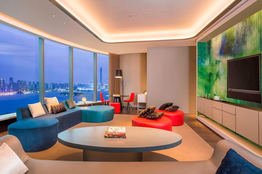Marvelous Suite, 1 Bedroom, High Floor Lake View photo 2