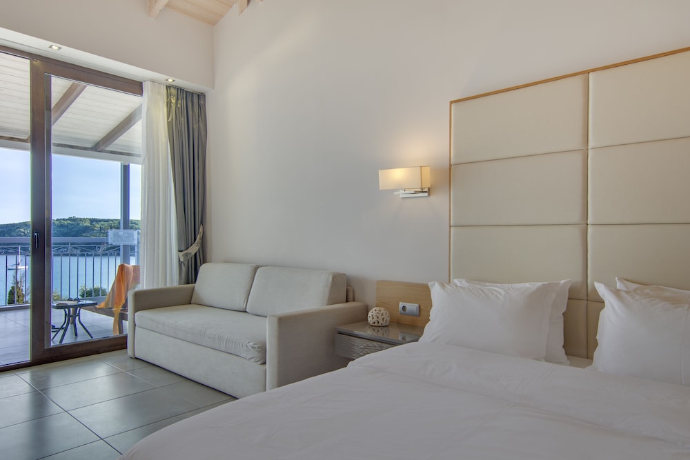 Superior Double Room with Balcony and Sea View - Photo 10