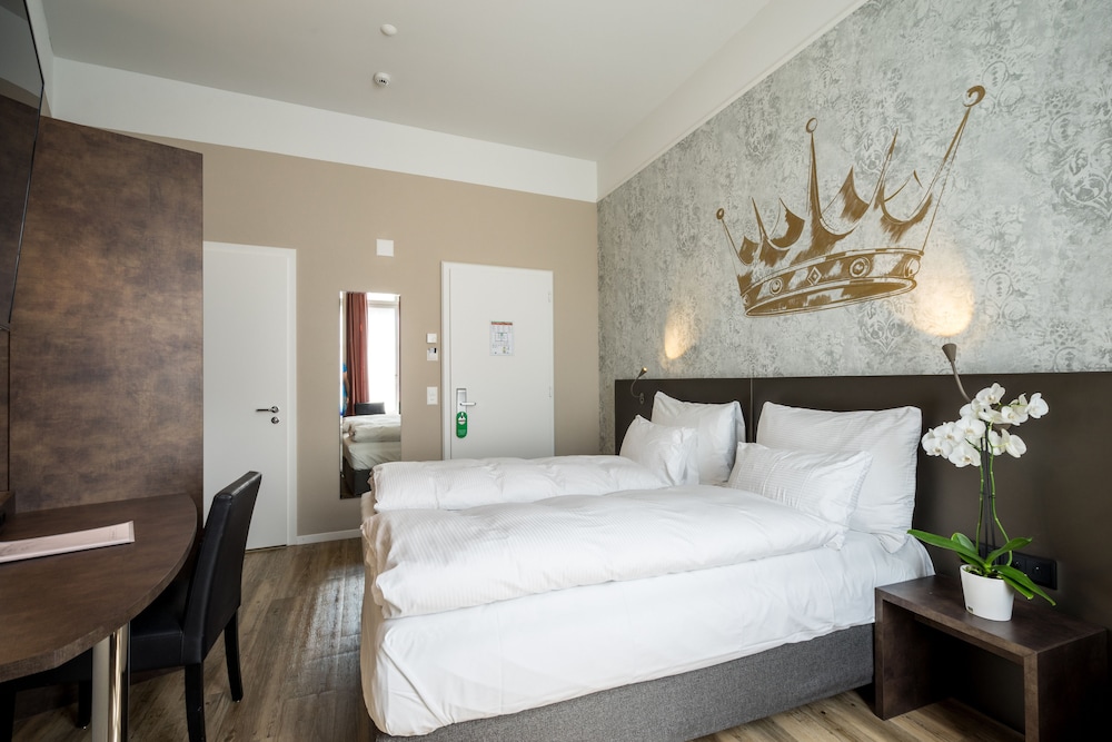 Standard Twin Room - Photo 7