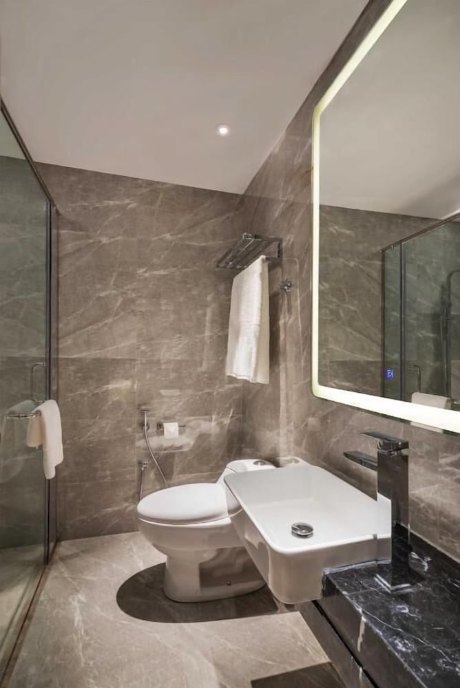 2 Bedroom Suite - Photo 3