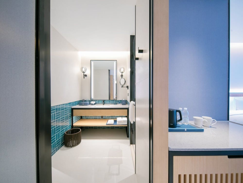 Premium Room, 1 King Bed, City View photo 3