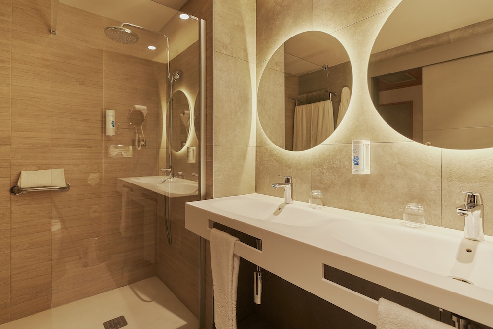 Double Room (2 adults) photo 3