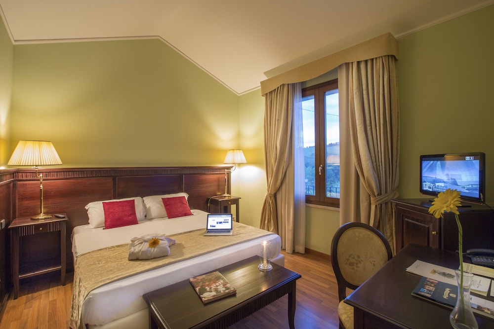 Executive Suite, Multiple Beds, 2 Bathrooms, Hill View photo 3