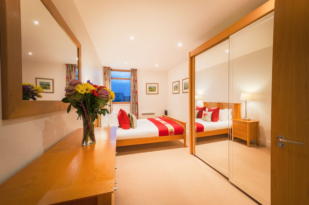 Classic Apartment, 1 Bedroom, Non Smoking, Kitchen (Limited View) photo 2