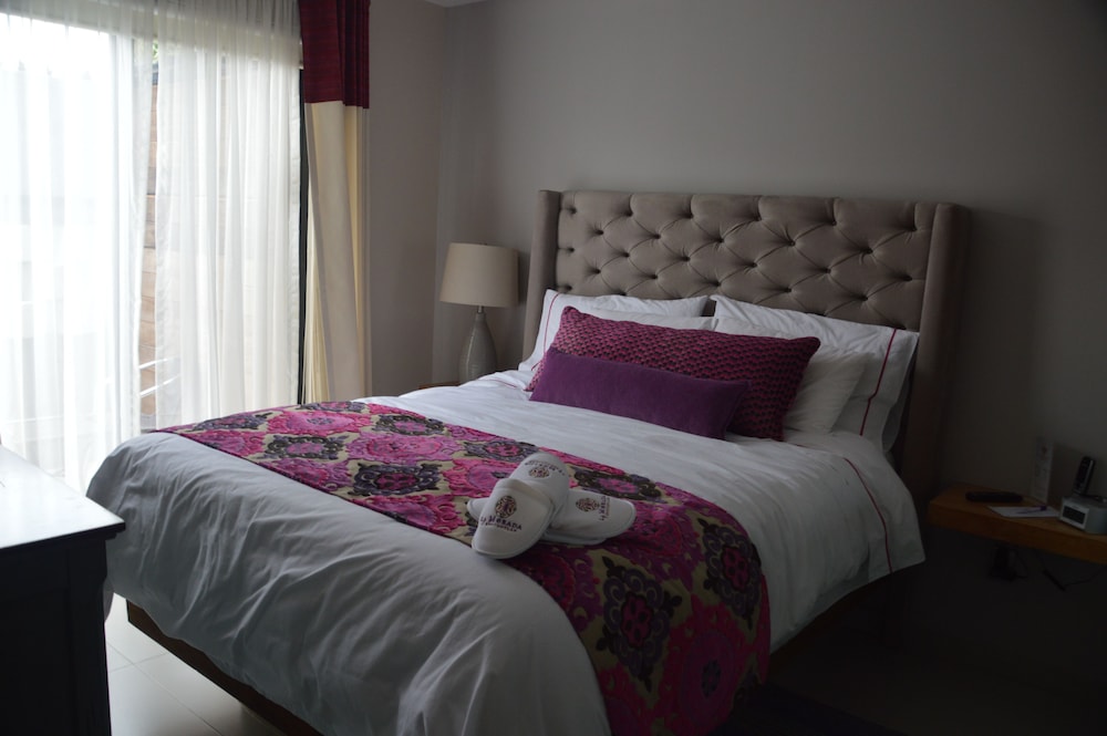 Family Suite, 3 Bedrooms, Non Smoking, Pool View photo 3