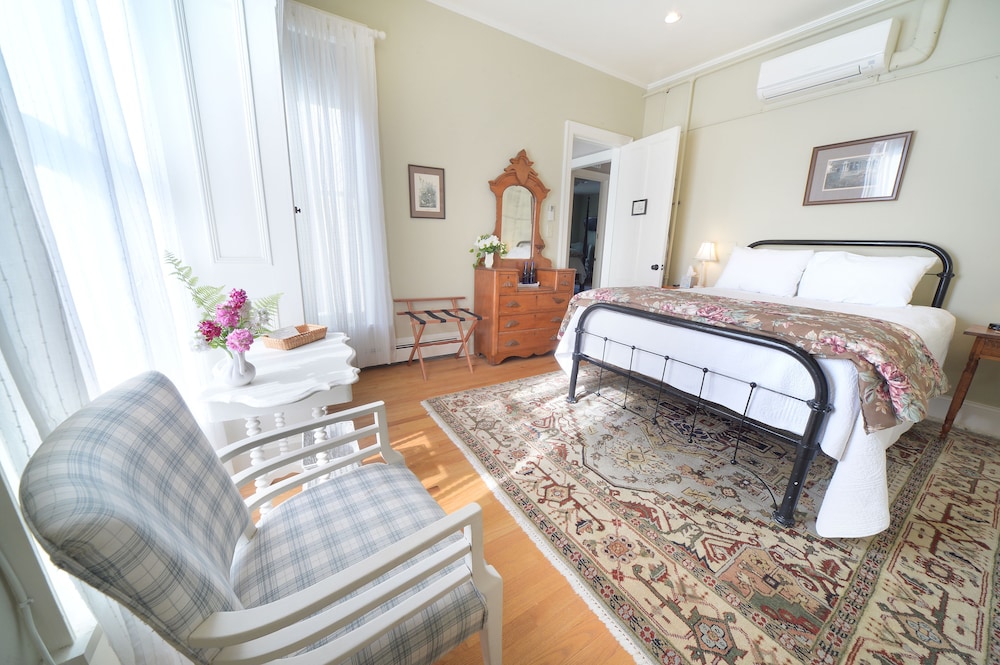 Room, 1 Queen Bed, Non Smoking (Cottage Room) photo 3