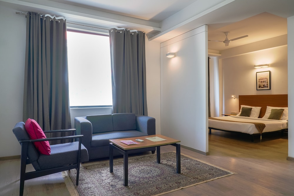 Suite - Photo 6