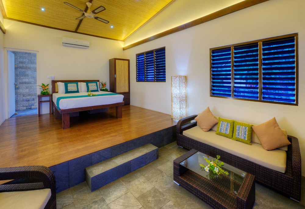 Beachfront Villa photo 2
