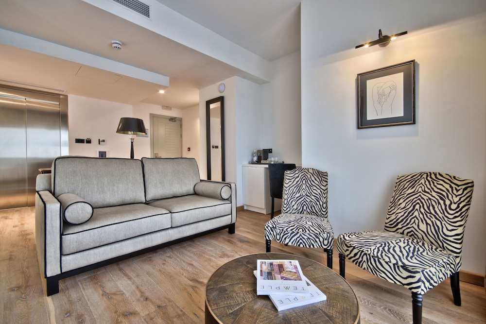 Luxury Penthouse, 1 King Bed, Harbor View, Sea Facing photo 3