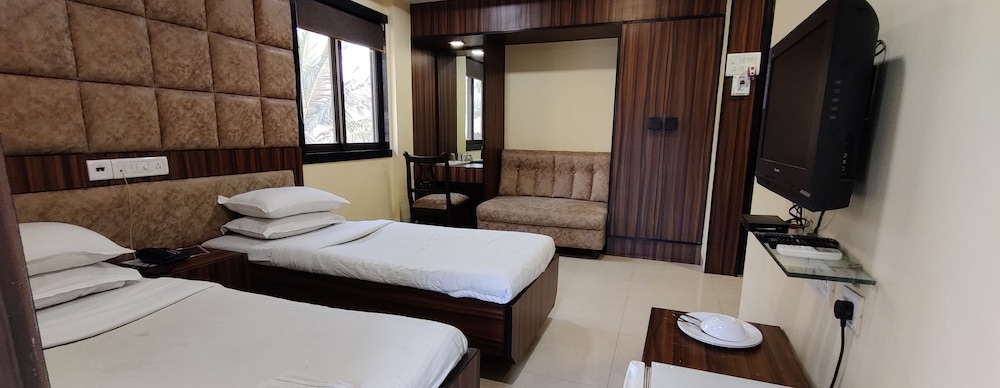 Room - Photo 10