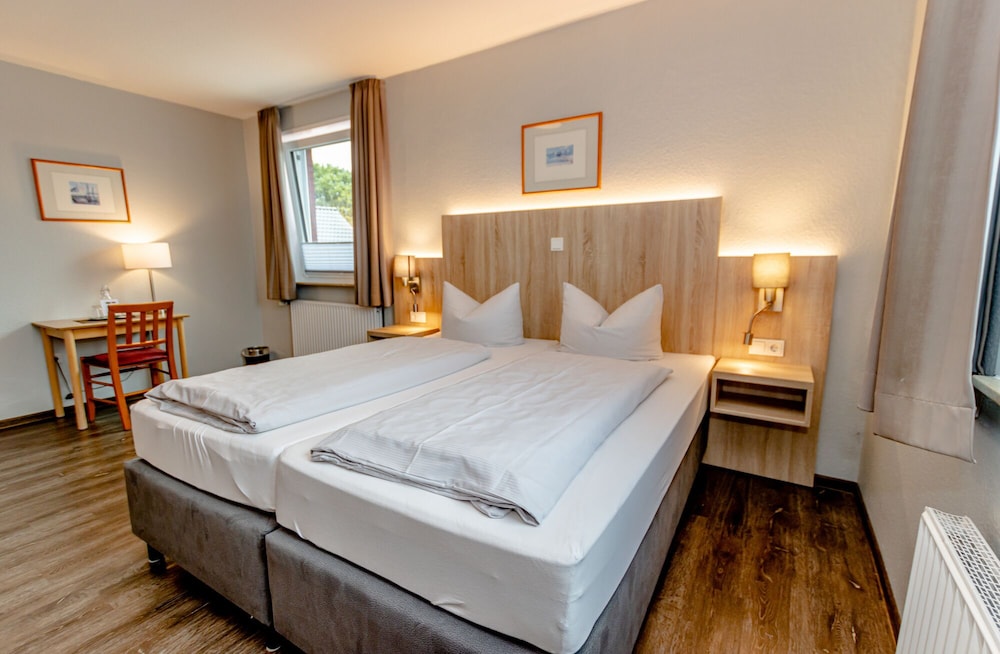 Classic Double Room Single Use, 2 Twin Beds photo 1