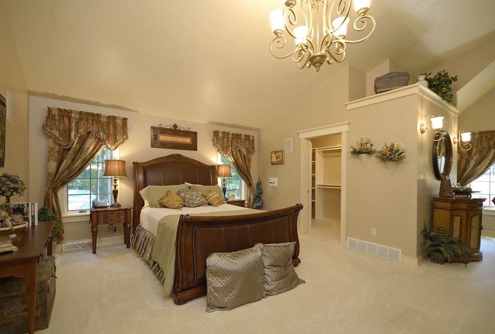 Luxury Suite, 1 King Bed (The Bella Suite) photo 3
