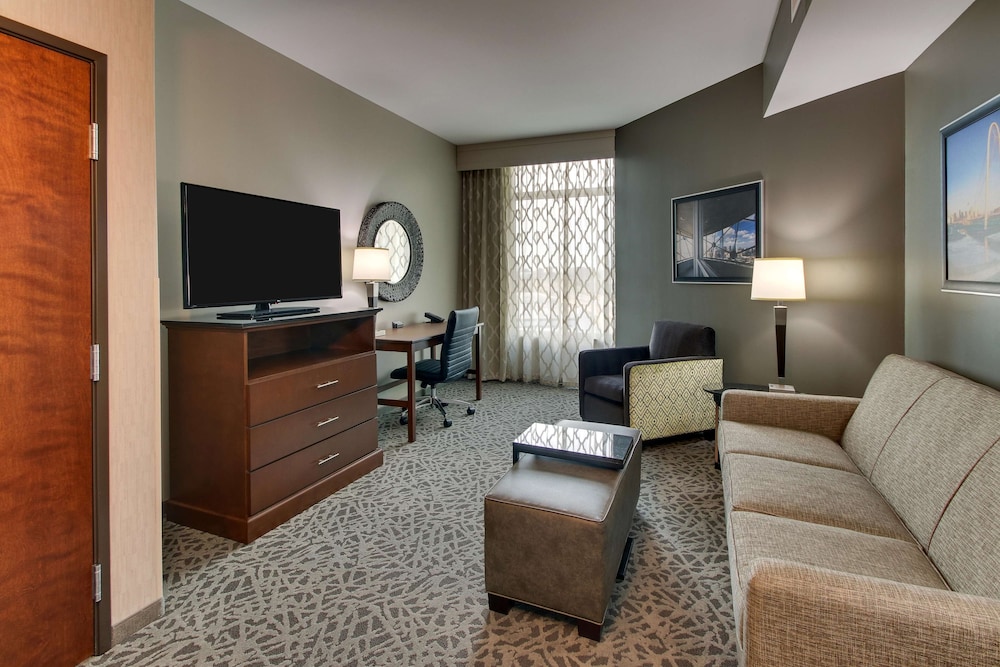 Suite, 1 King Bed with Sofa bed, Refrigerator & Microwave (2 Rooms, Upper Floor) photo 1