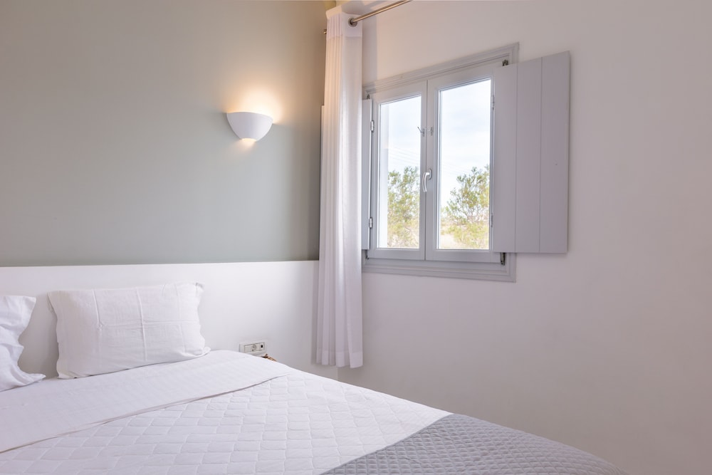 Elegant Suite with indoor jetted tub and sea view - Photo 22