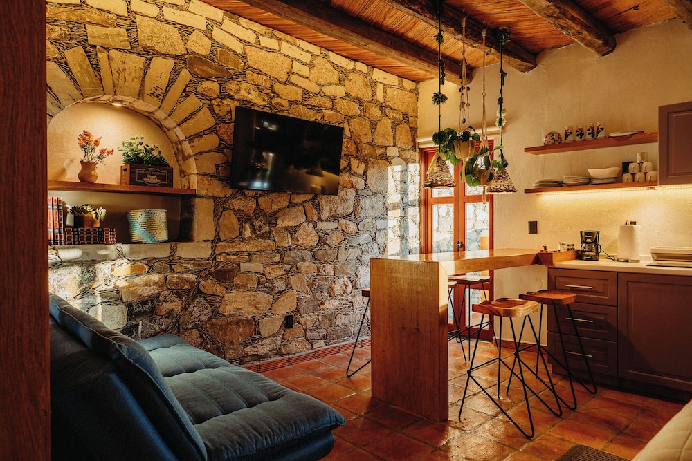 Deluxe Room, 1 Bedroom, Balcony, Mountain View photo 3