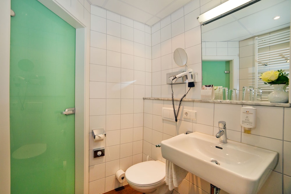 Standard Double Room - Photo 6