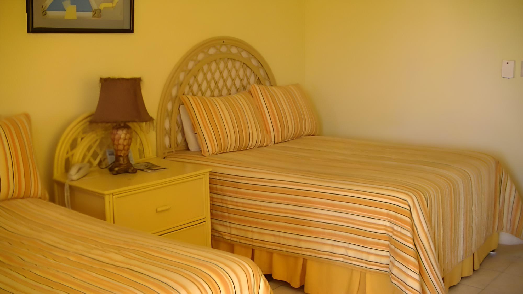 Classic Room, 2 Queen Beds photo 3