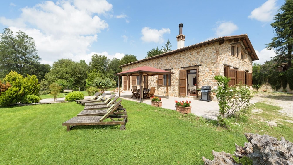 Villa photo 2