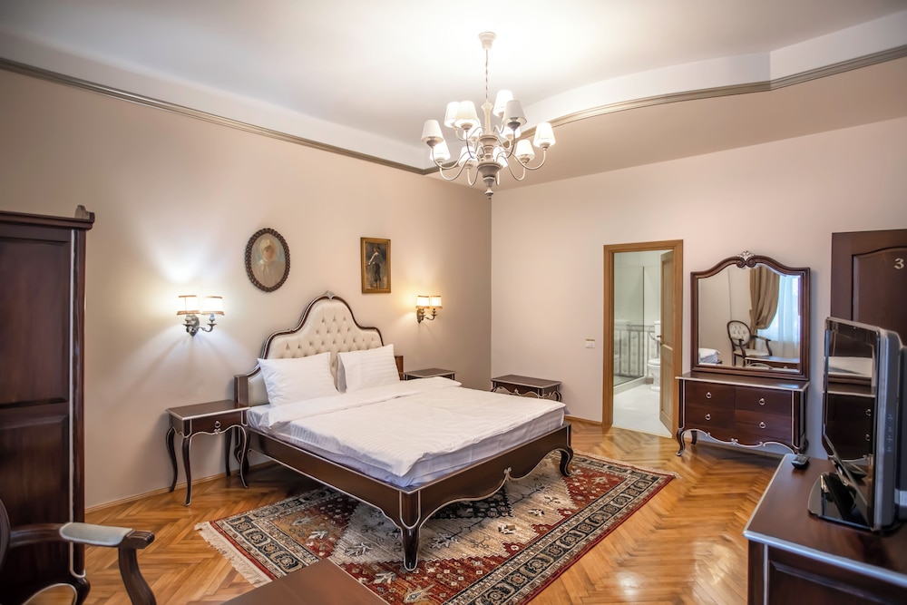 Deluxe Apartment, 1 King Bed, Non Smoking, City View photo 3