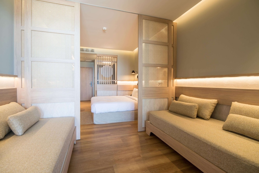 Petite Suite Sea View with Outdoor Hot Tub - Photo 15