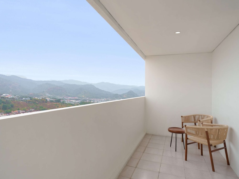 Deluxe Room, 2 Twin Beds, Balcony, Sea View - Photo 2