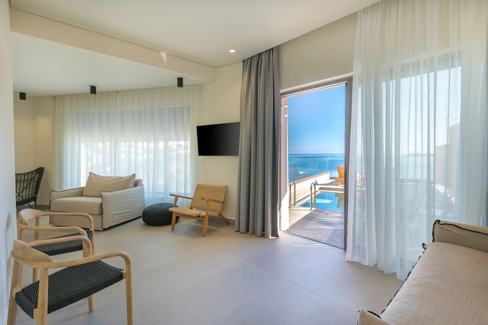 Deluxe Suite, 1 Bedroom, Private Pool, Sea Front