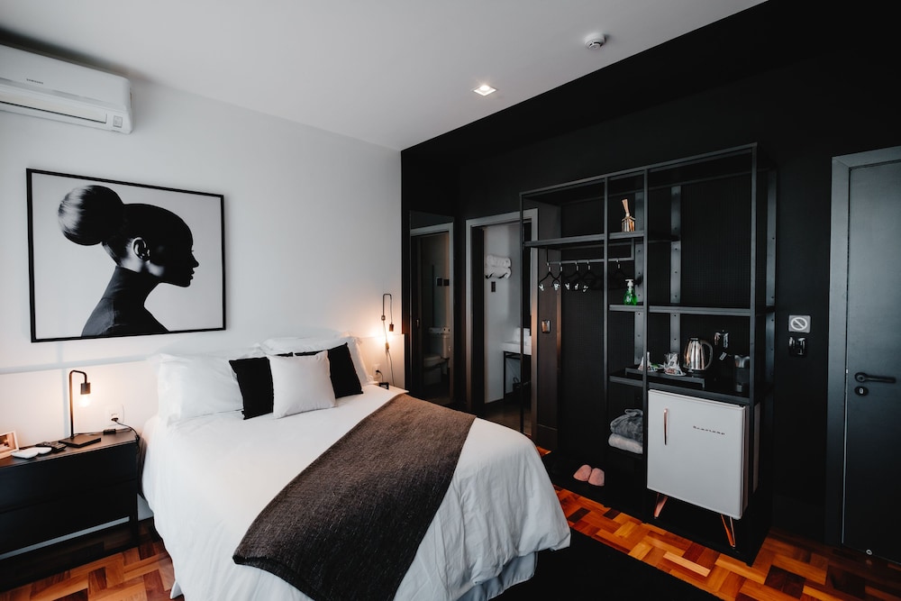 Suite 02 photo 1