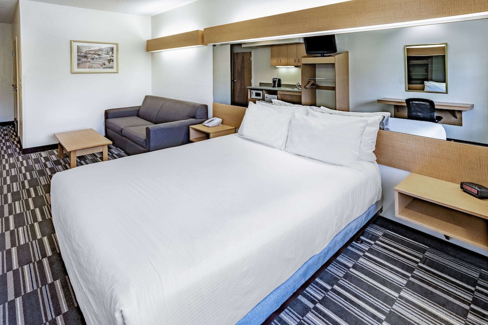 Suite, 1 Queen Bed, Accessible, Non Smoking (Bathtub) - Photo 4