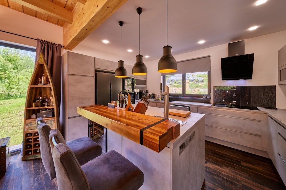 Villa photo 3