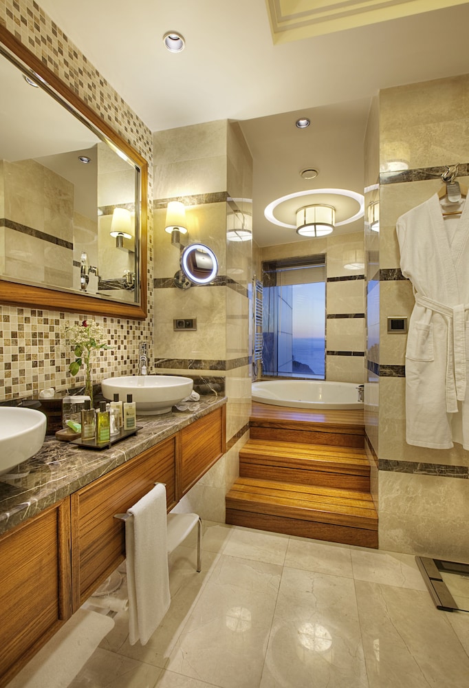 Deluxe Suite Room  Sea View - Photo 5