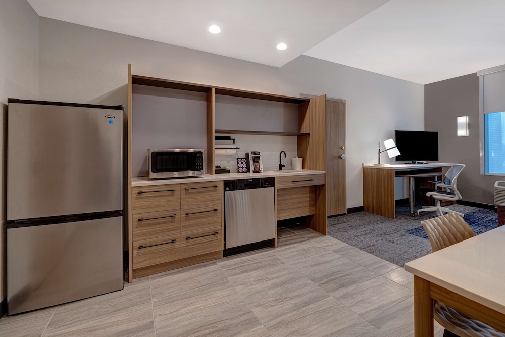 Suite, 1 King Bed, Accessible (Roll-In Shower) - Photo 5