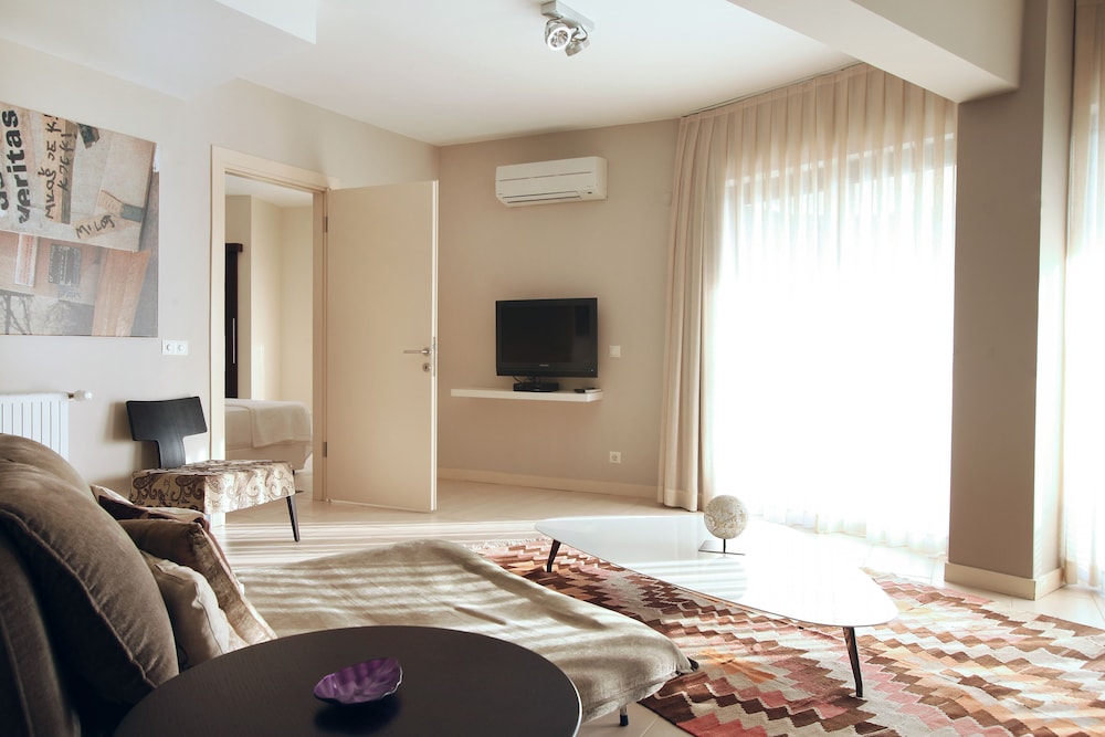 Executive Suite - Photo 6