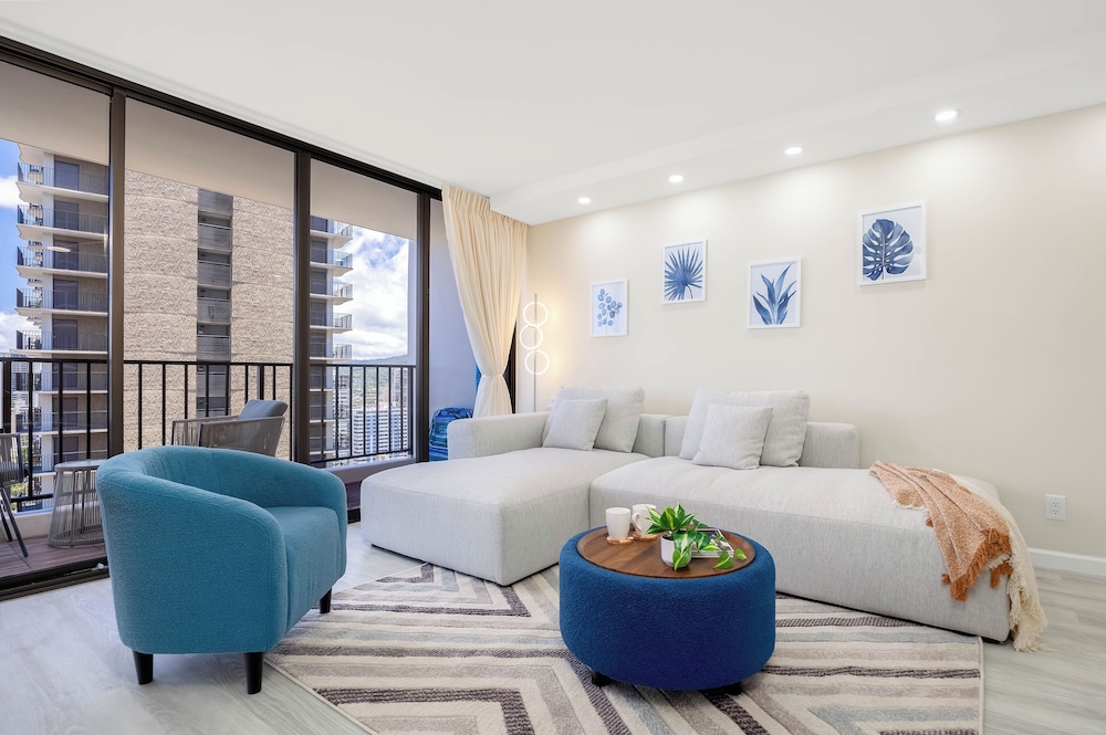 Premium Remodeled Condo with Ocean View and Parking: Premium Suite, 1 King Bed, Air conditioning, Ocean View (0194) photo