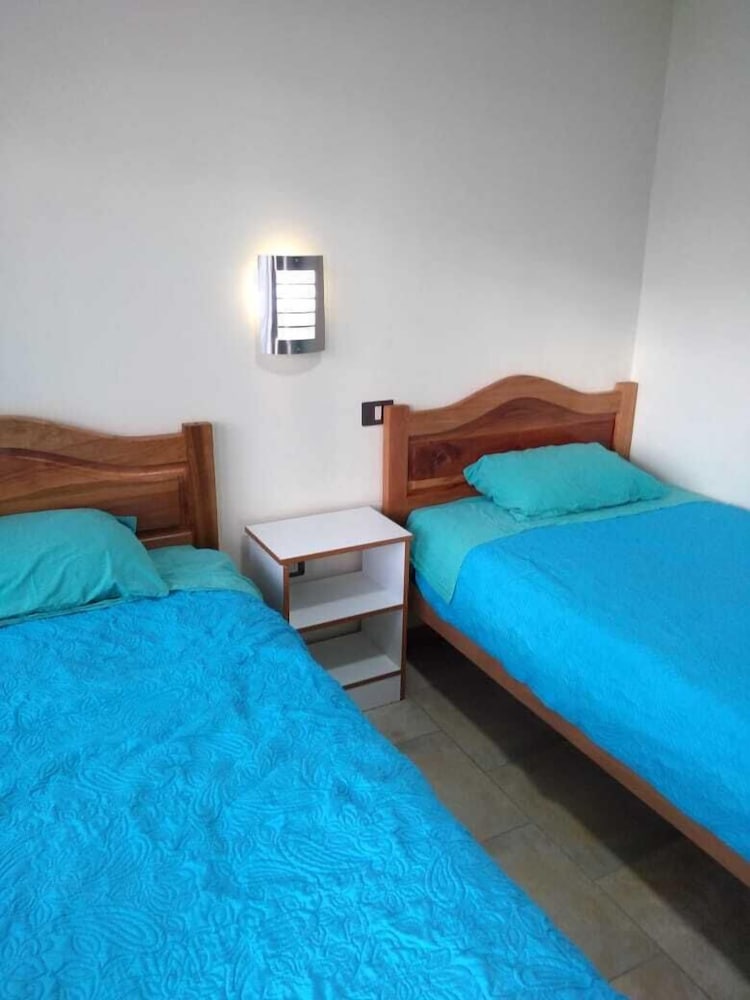Standard Twin Room, 2 Twin Beds, Private Bathroom photo 2