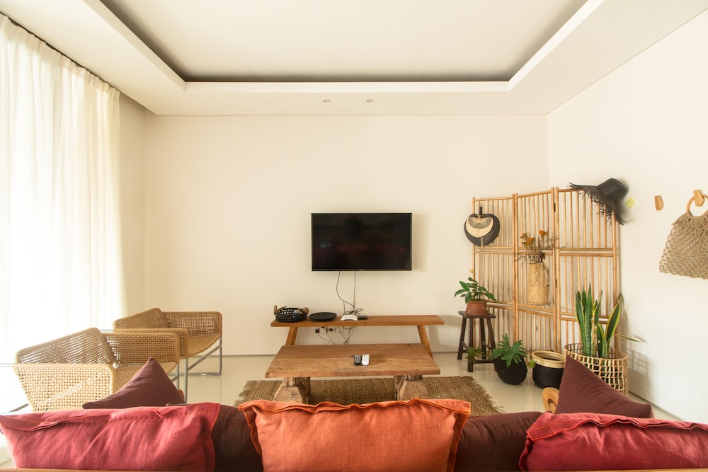 Suite, 2 Bedrooms - Photo 9