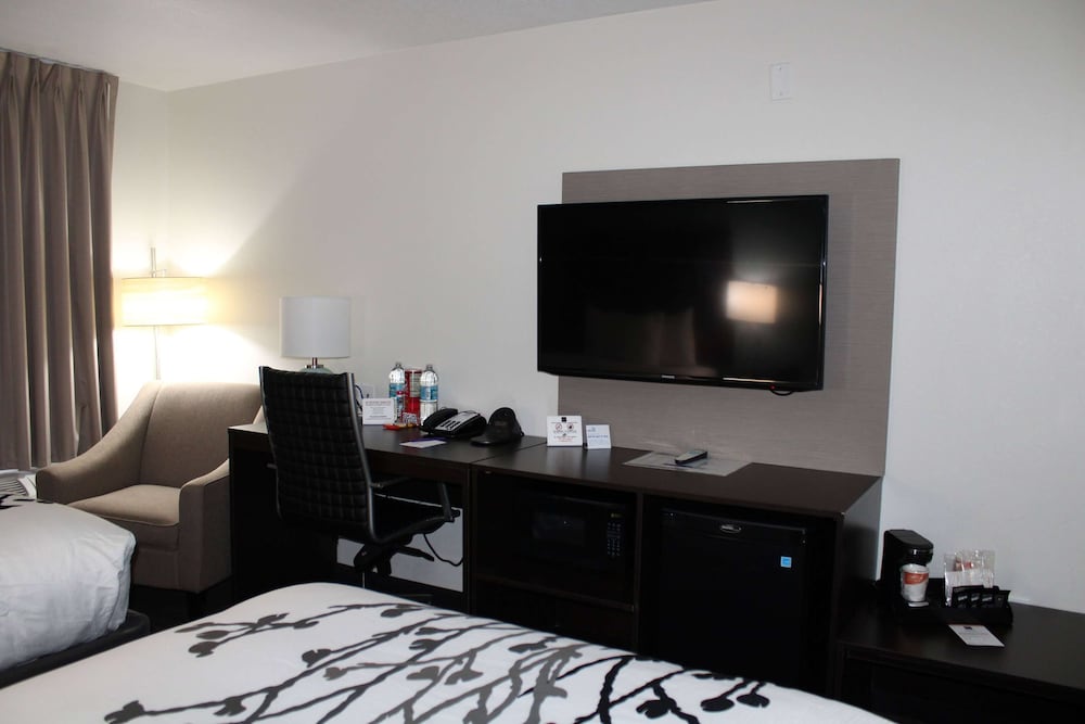 Room, 2 Queen Beds, Non Smoking - Photo 11