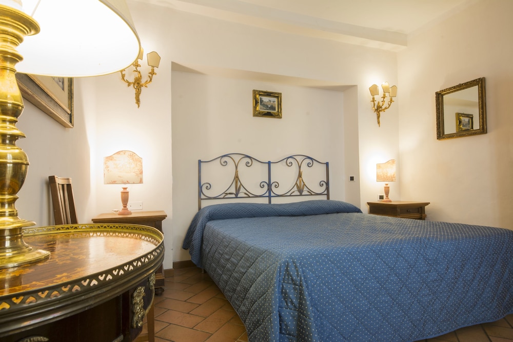 Grand Apartment with Garden