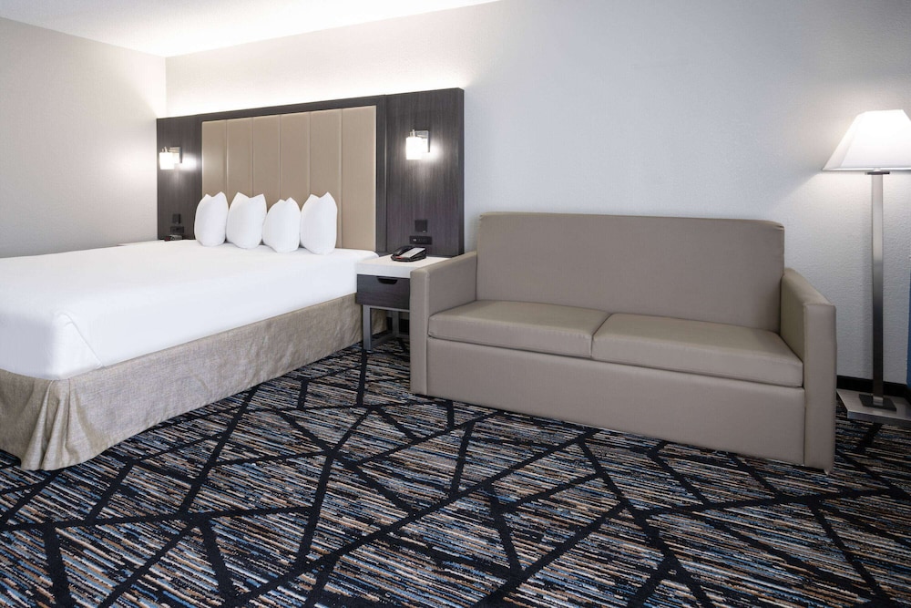 Room, 1 King Bed, Non Smoking - Photo 2