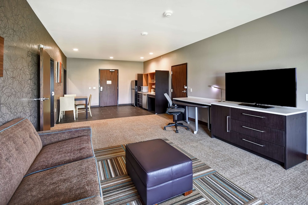 Suite, 1 King Bed, Accessible (Mobility & Hearing, Roll-in Shower) photo 1