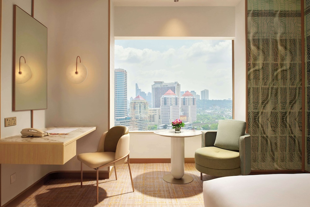 King Premium Suite with Lounge Access - Photo 3