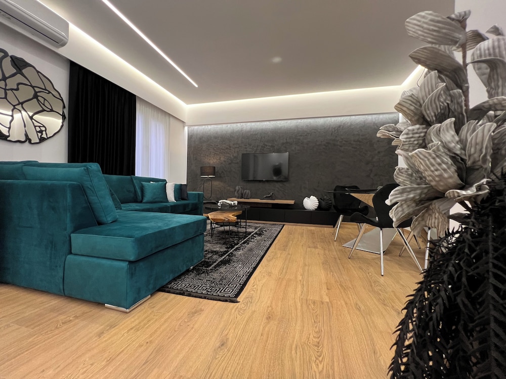 Signature Apartment photo 3